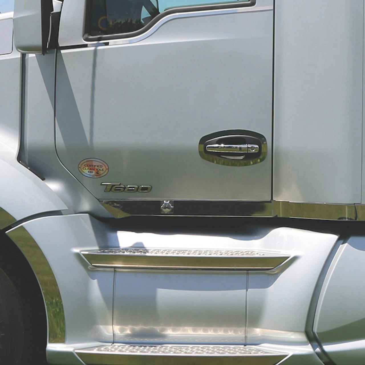 Kenworth T680 & T880 Battery Box Cover & Steps By RoadWorks Raney's