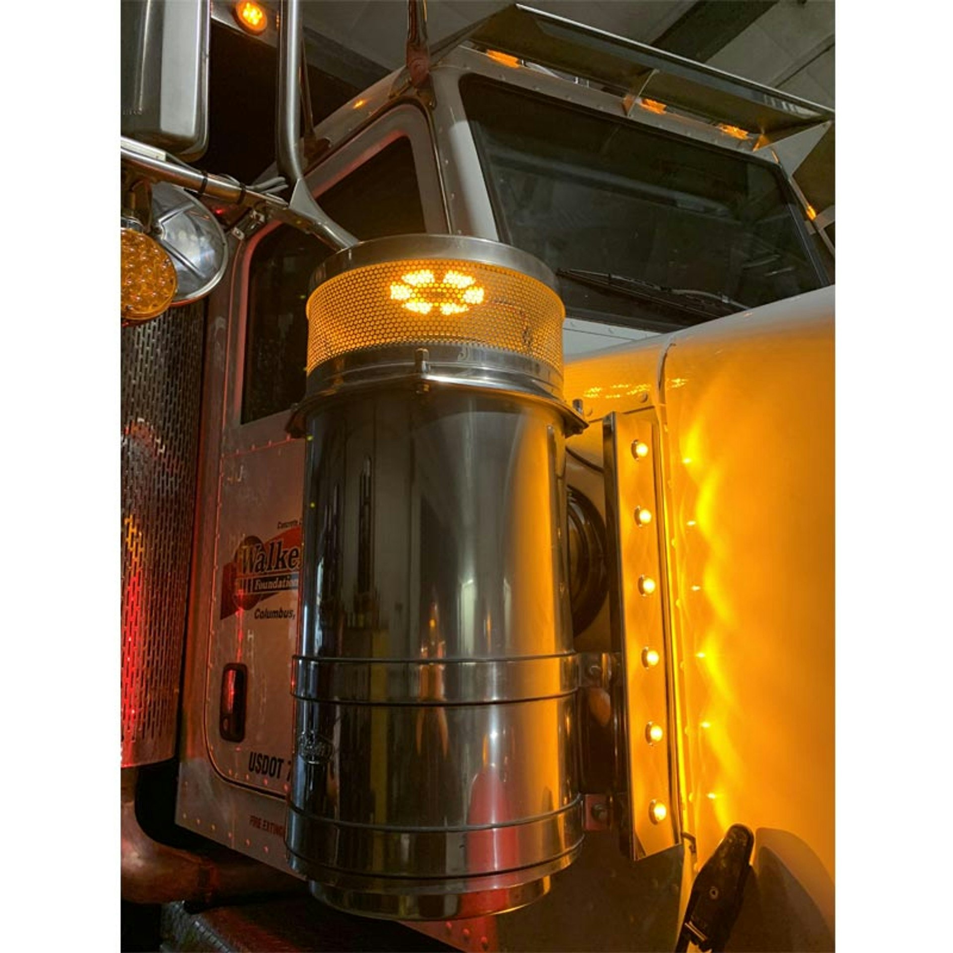 Peterbilt 379 389 Front Air Cleaner Light Bar With 12 Beehive LEDs