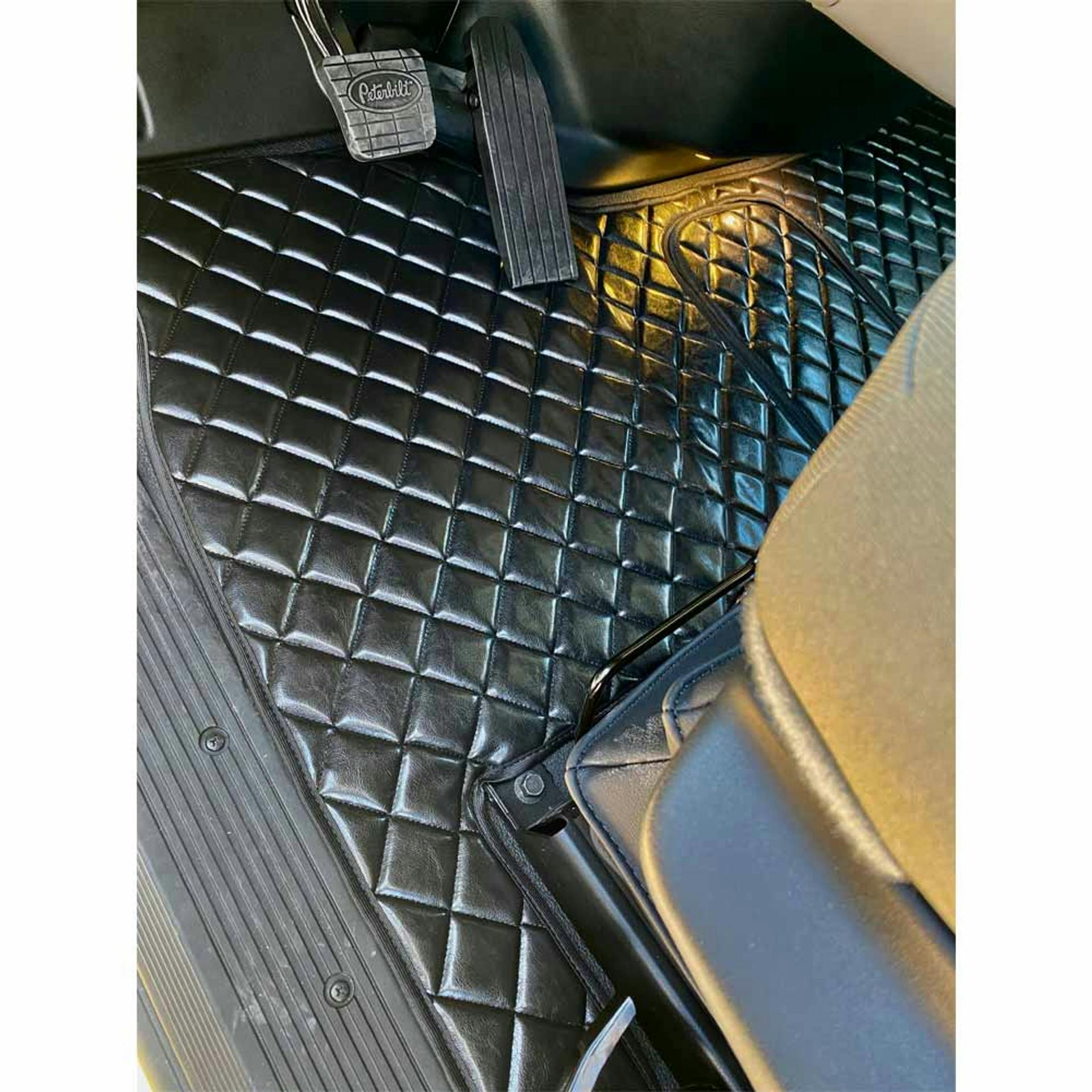 Peterbilt 579 Series 5Piece Vinyl Floor Mat Set