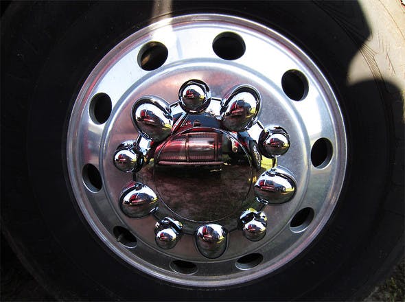 Standard Series Omega Chrome Front Axle Wheel Cover