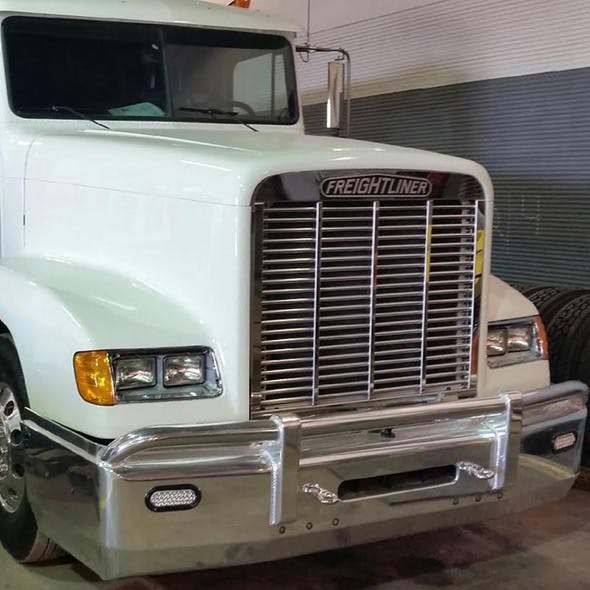 Freightliner Classic and FLD 120 Stainless Steel Hogebuilt Grill Installed