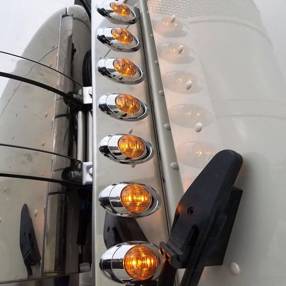 Peterbilt 379 388 389 15" Front Air Cleaner LED Light Bar With P3 LEDs Amber