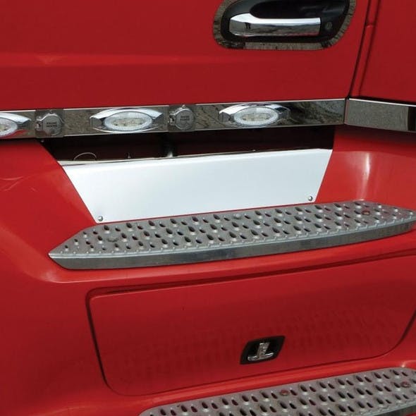 Peterbilt 579 Stainless Steel Front Step Trims On Truck