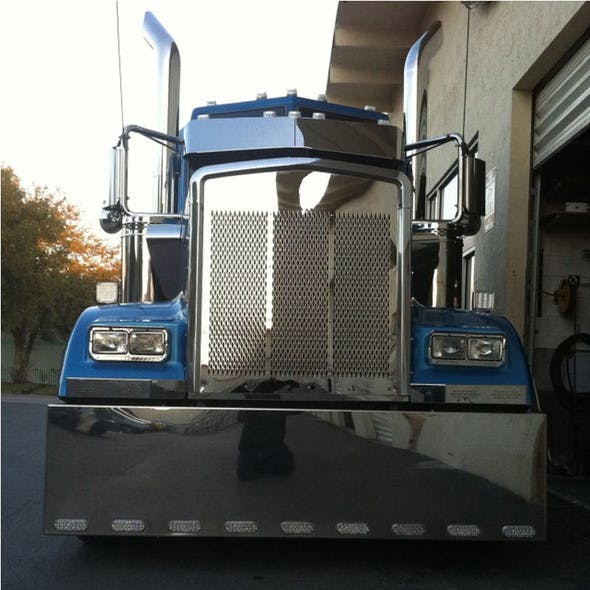 Kenworth W900L SS Grill With Small Diamond Cutouts On Blue Truck
