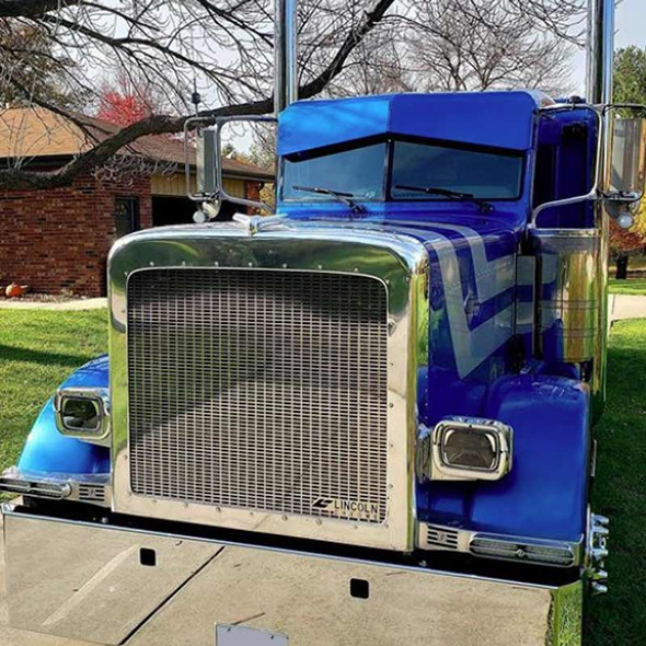 Peterbilt 389 Rectangle Grill Insert - On Truck Front View