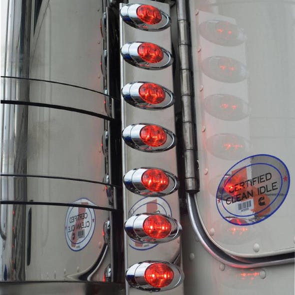 Peterbilt 379 388 389 Smoke Rear Air Cleaner LED Light Bar With P3 LEDs