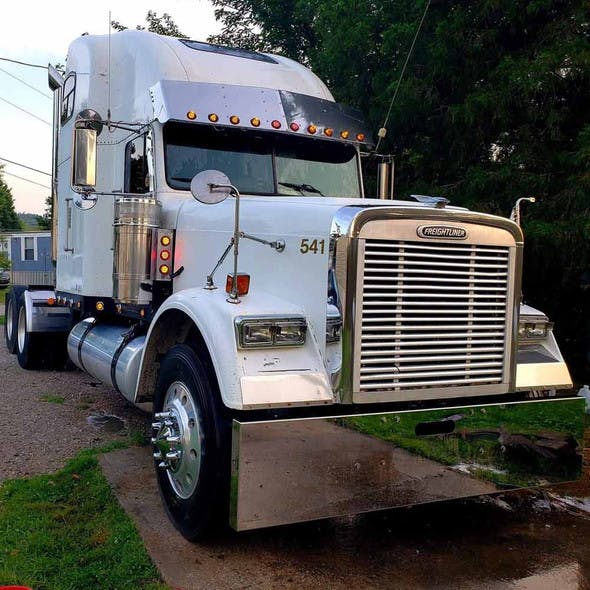 Freightliner Classic Stainless Steel Bumper On White Classic
