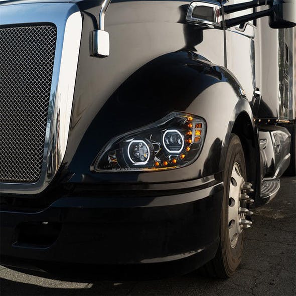 Kenworth T680 Blackout Headlight With Halo LED And Sequential Light Bar (Installed)