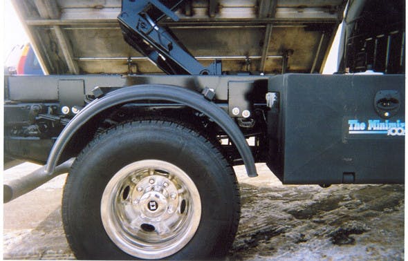 Minimizer Poly Truck Fenders Black 19.5" Wheels 1900 Series (Installed; Side)