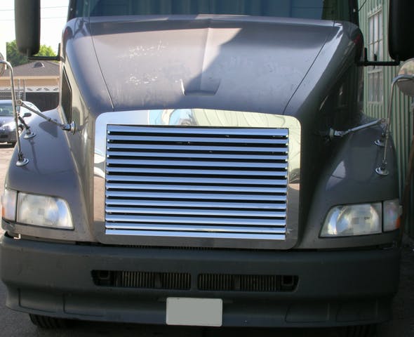 Volvo VNL 610 630 660 Louvered Grill Front View