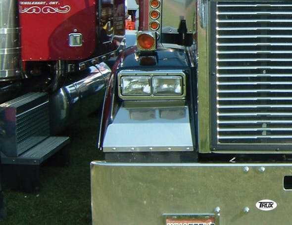 Freightliner Classic Stainless Steel Fender Guard Mounted