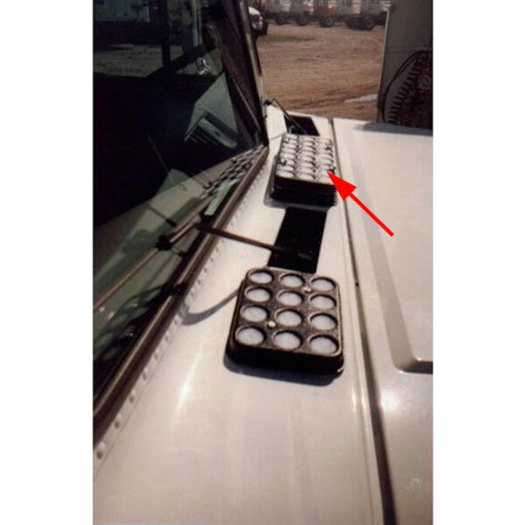 Freightliner FLD 120 Engine Pre-Filter