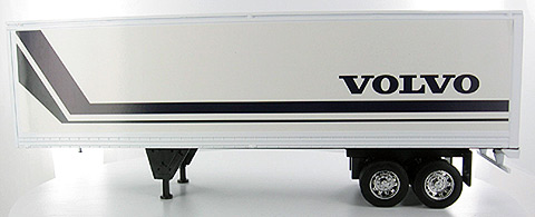 Volvo VN-780 With Flatbed Trailer Hauling Long Pipes Replica 1/32