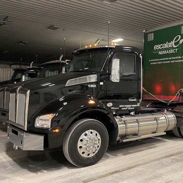 Kenworth T880 Slotted Side Intake Screen On Truck