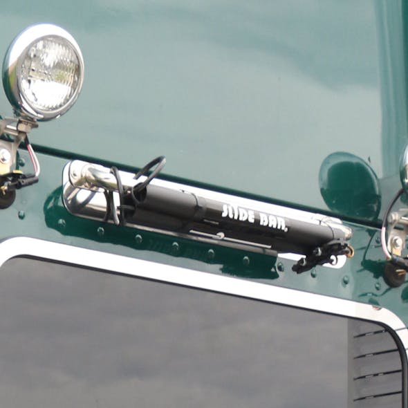 Kenworth T680 & T880 Dimpled Back Sleeper Center Bar Trim