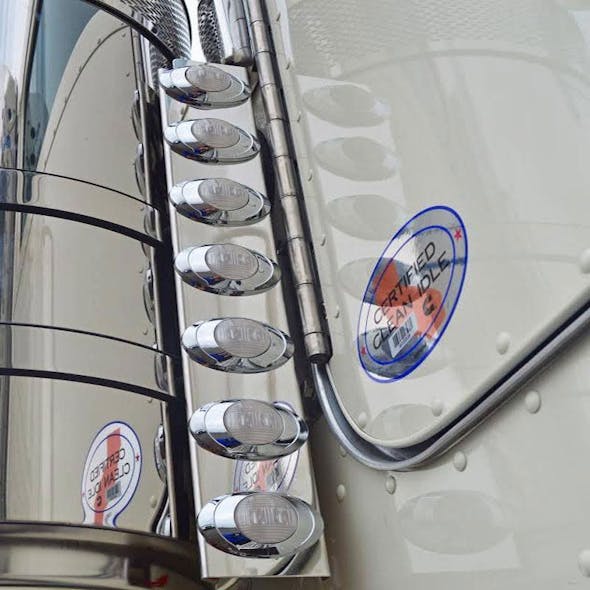 Peterbilt 379 388 389 15" Front Air Cleaner LED Light Bar With P3 LEDs Clear