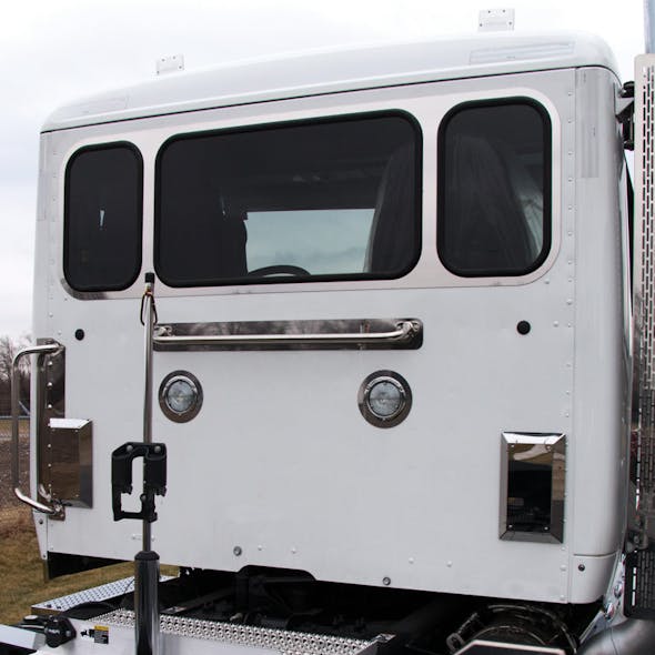 Peterbilt Daycab Center Bar Trim By Roadworks Example