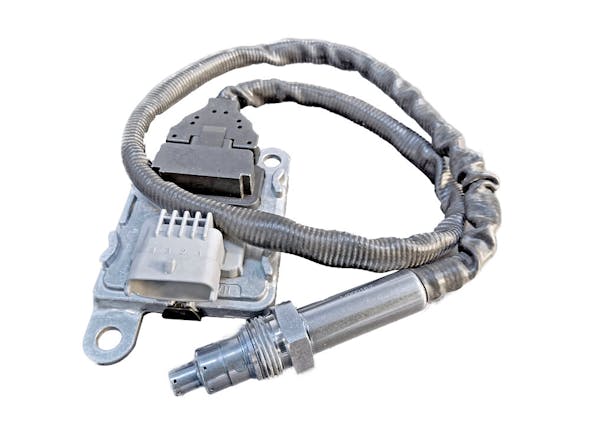 Detroit Diesel SCR Inlet NOX Nitrogen Oxide Sensor A0101532228 08202163