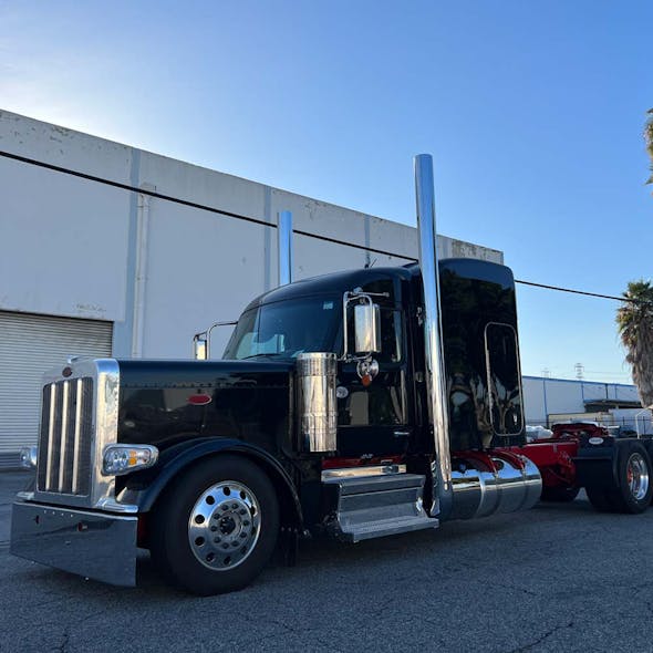 Peterbilt 589 7" Dynaflex Chrome Exhaust Kit Example 2