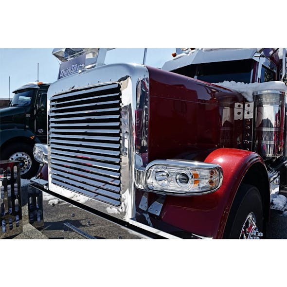 Peterbilt 388 389 589 Stainless Steel Grill With 17 Louver-Style Bars - On Truck