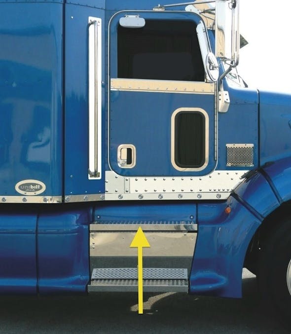 Peterbilt 386 387 587 Battery Tool Box Top Replacement Step