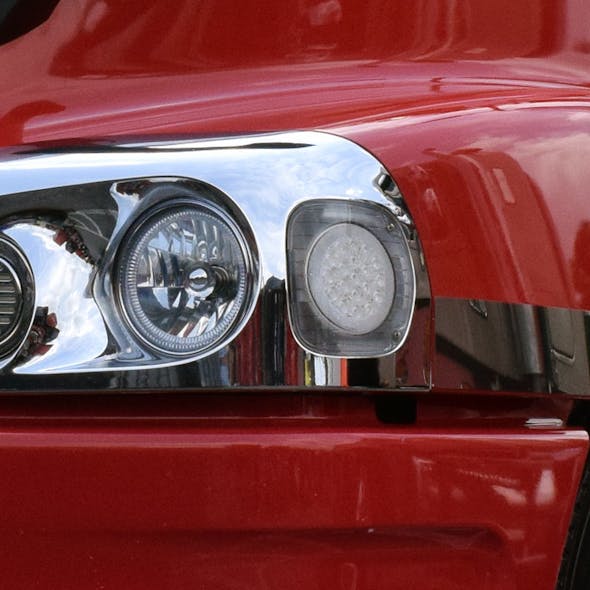 Freightliner 19 LED Turn Signal Light With Clear Lens On Truck